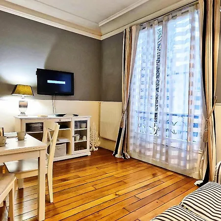 Rue Quentin-bauchart - 8 *