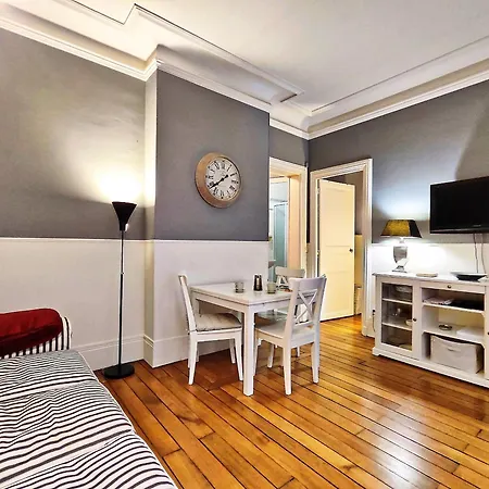 Rue Quentin-bauchart - 8 * Paris